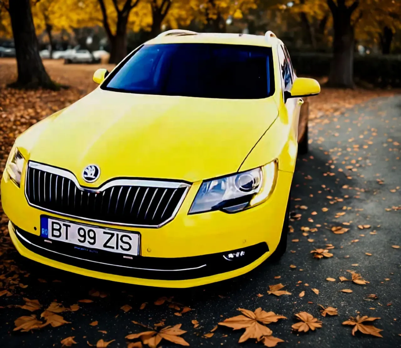 Mașina Număr Taxi Botoșani — Skoda Superb galbenă, condusă de Alexuți Mirel